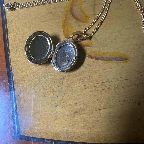 Vintage Cameo Locket pendant - Picture 4 of 7